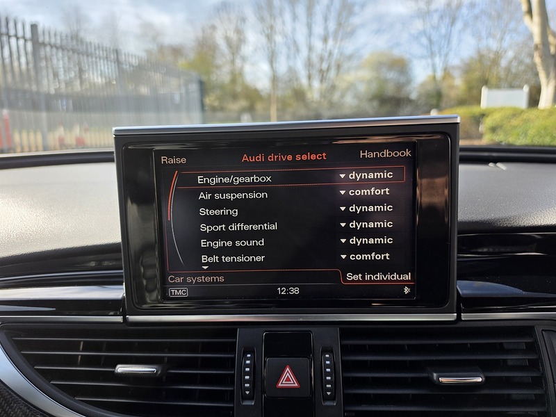 Audi 4.0 TFSI V8 Estate 5dr Petrol Tiptronic quattro Euro 5 (s/s) (560 ps)