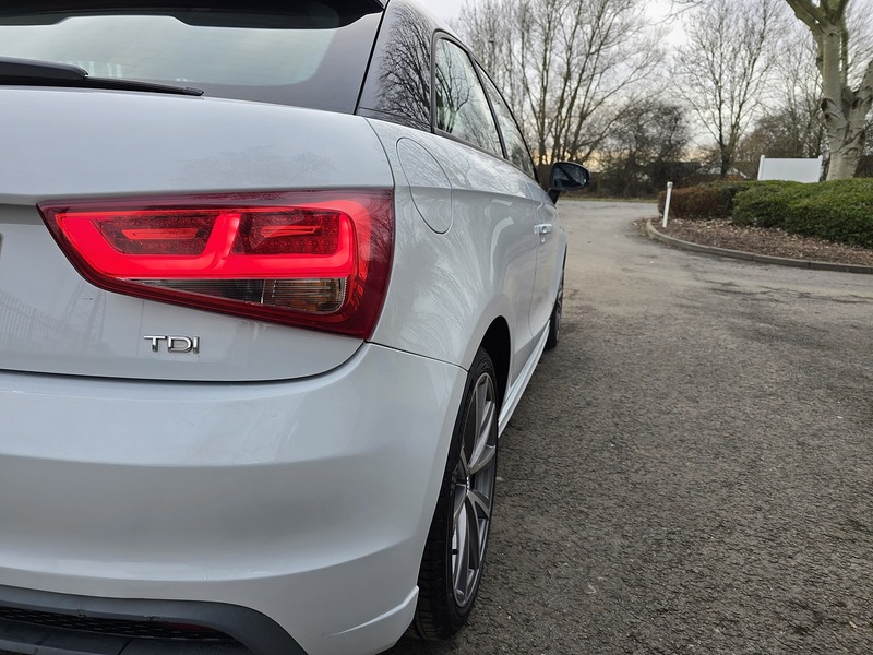 Audi 1.6 TDI S line Style Edition Hatchback 3dr Diesel Manual Euro 5 (s/s) (105 ps)