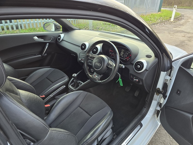 Audi 1.6 TDI S line Style Edition Hatchback 3dr Diesel Manual Euro 5 (s/s) (105 ps)