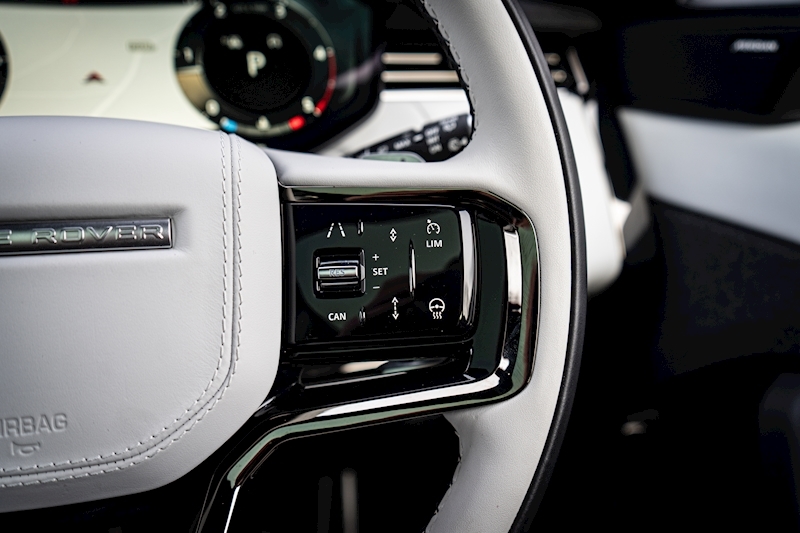 Land Rover 3.0 D300 MHEV Dynamic SE SUV 5dr Diesel Auto 4WD Euro 6 (s/s) (300 ps)