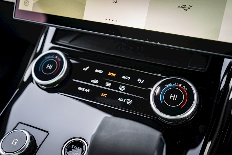 Land Rover 3.0 D300 MHEV Dynamic SE SUV 5dr Diesel Auto 4WD Euro 6 (s/s) (300 ps)