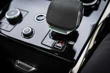 Land Rover 3.0 D300 MHEV Dynamic SE SUV 5dr Diesel Auto 4WD Euro 6 (s/s) (300 ps)