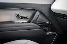 Land Rover 3.0 D300 MHEV Dynamic SE SUV 5dr Diesel Auto 4WD Euro 6 (s/s) (300 ps)