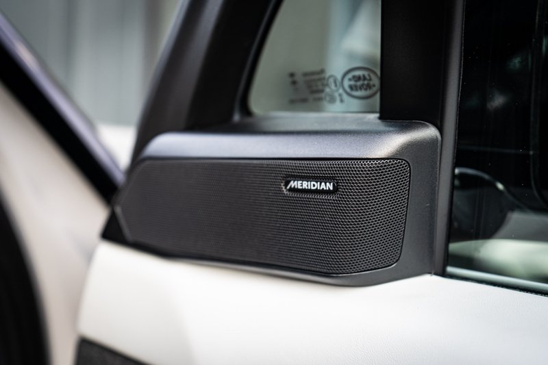 Land Rover 3.0 D300 MHEV Dynamic SE SUV 5dr Diesel Auto 4WD Euro 6 (s/s) (300 ps)