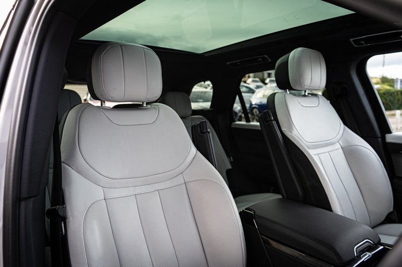 Land Rover 3.0 D300 MHEV Dynamic SE SUV 5dr Diesel Auto 4WD Euro 6 (s/s) (300 ps)