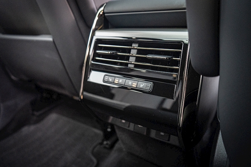 Land Rover 3.0 D300 MHEV Dynamic SE SUV 5dr Diesel Auto 4WD Euro 6 (s/s) (300 ps)