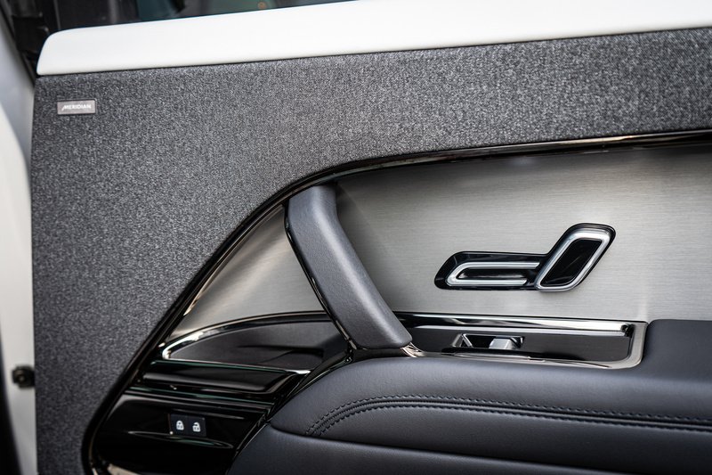 Land Rover 3.0 D300 MHEV Dynamic SE SUV 5dr Diesel Auto 4WD Euro 6 (s/s) (300 ps)