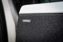 Land Rover 3.0 D300 MHEV Dynamic SE SUV 5dr Diesel Auto 4WD Euro 6 (s/s) (300 ps)