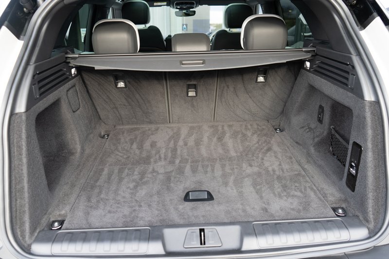 Land Rover 3.0 D300 MHEV Dynamic SE SUV 5dr Diesel Auto 4WD Euro 6 (s/s) (300 ps)