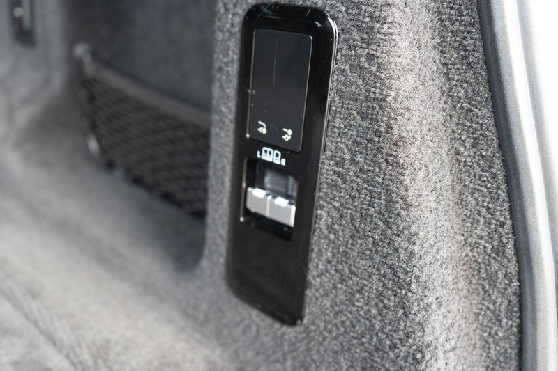 Land Rover 3.0 D300 MHEV Dynamic SE SUV 5dr Diesel Auto 4WD Euro 6 (s/s) (300 ps)