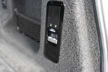 Land Rover 3.0 D300 MHEV Dynamic SE SUV 5dr Diesel Auto 4WD Euro 6 (s/s) (300 ps)