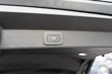 Land Rover 3.0 D300 MHEV Dynamic SE SUV 5dr Diesel Auto 4WD Euro 6 (s/s) (300 ps)