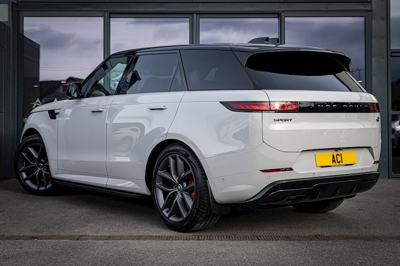 Land Rover 3.0 D300 MHEV Dynamic SE SUV 5dr Diesel Auto 4WD Euro 6 (s/s) (300 ps)