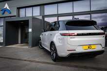 Land Rover 3.0 D300 MHEV Dynamic SE SUV 5dr Diesel Auto 4WD Euro 6 (s/s) (300 ps)