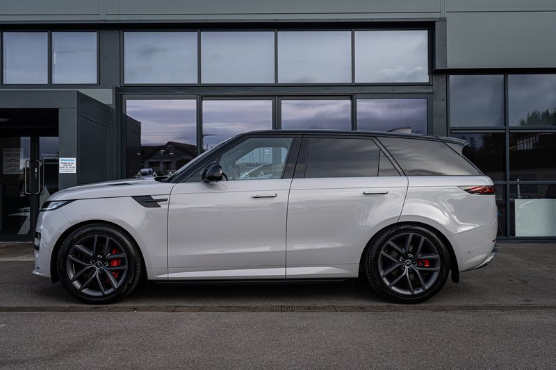 Land Rover 3.0 D300 MHEV Dynamic SE SUV 5dr Diesel Auto 4WD Euro 6 (s/s) (300 ps)