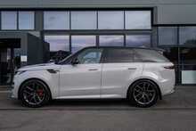 Land Rover 3.0 D300 MHEV Dynamic SE SUV 5dr Diesel Auto 4WD Euro 6 (s/s) (300 ps)