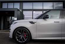 Land Rover 3.0 D300 MHEV Dynamic SE SUV 5dr Diesel Auto 4WD Euro 6 (s/s) (300 ps)