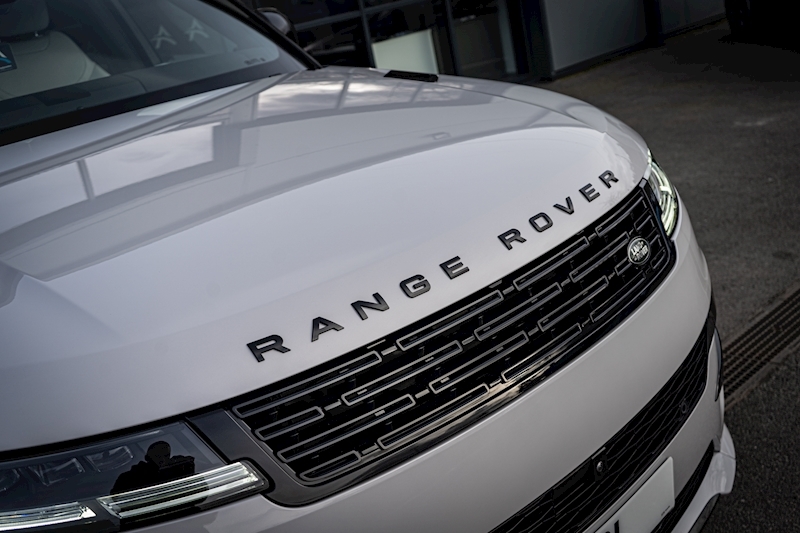 Land Rover 3.0 D300 MHEV Dynamic SE SUV 5dr Diesel Auto 4WD Euro 6 (s/s) (300 ps)