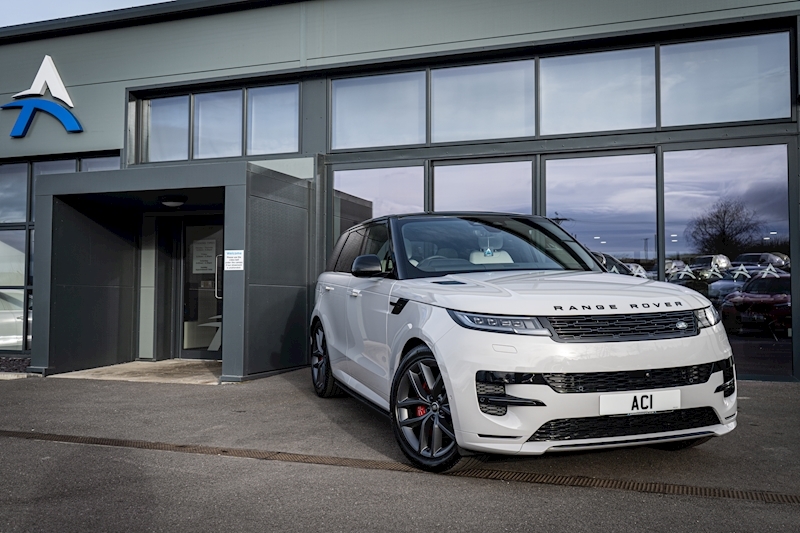 Land Rover 3.0 D300 MHEV Dynamic SE SUV 5dr Diesel Auto 4WD Euro 6 (s/s) (300 ps)