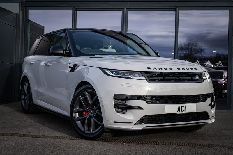 Land Rover 3.0 D300 MHEV Dynamic SE SUV 5dr Diesel Auto 4WD Euro 6 (s/s) (300 ps)