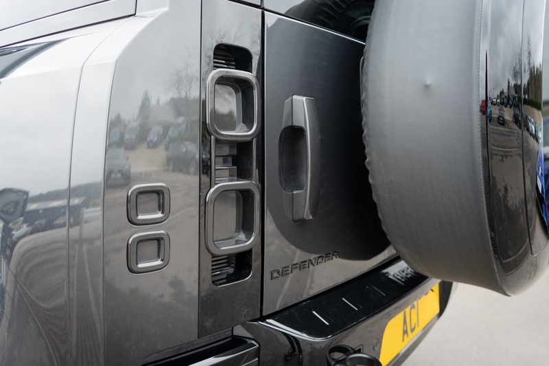 Land Rover 3.0 D250 MHEV X-Dynamic HSE SUV 5dr Diesel Auto 4WD Euro 6 (s/s) (250 ps)