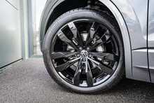 Volkswagen 3.0 TDI V6 Black Edition SUV 5dr Diesel Tiptronic 4Motion Euro 6 (s/s) (286 ps)