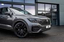 Volkswagen 3.0 TDI V6 Black Edition SUV 5dr Diesel Tiptronic 4Motion Euro 6 (s/s) (286 ps)