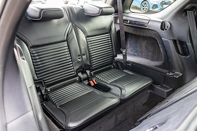 Land Rover 3.0 D300 MHEV R-Dynamic HSE SUV 5dr Diesel Auto 4WD Euro 6 (s/s) (300 ps)