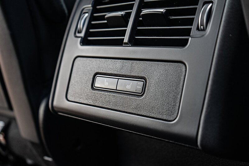 Land Rover 3.0 D300 MHEV R-Dynamic HSE SUV 5dr Diesel Auto 4WD Euro 6 (s/s) (300 ps)