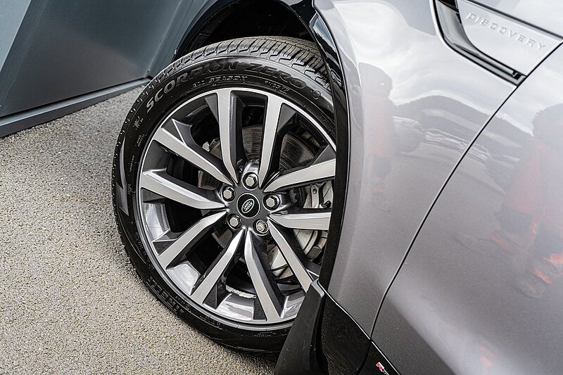 Land Rover 3.0 D300 MHEV R-Dynamic HSE SUV 5dr Diesel Auto 4WD Euro 6 (s/s) (300 ps)