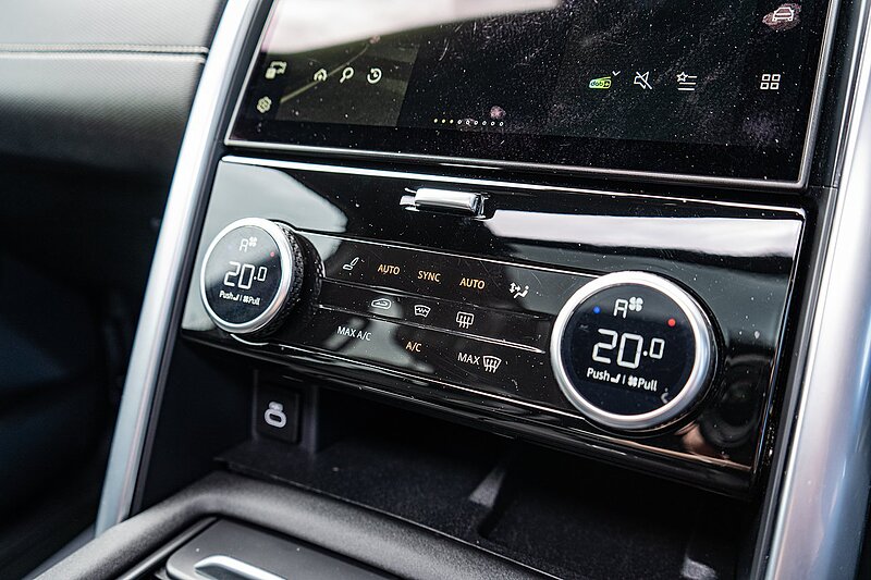 Land Rover 3.0 D300 MHEV R-Dynamic HSE SUV 5dr Diesel Auto 4WD Euro 6 (s/s) (300 ps)