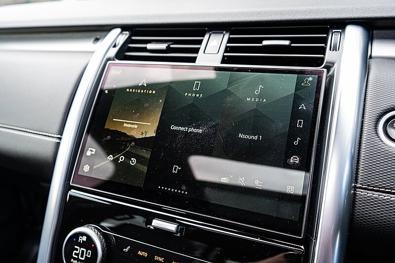 Land Rover 3.0 D300 MHEV R-Dynamic HSE SUV 5dr Diesel Auto 4WD Euro 6 (s/s) (300 ps)