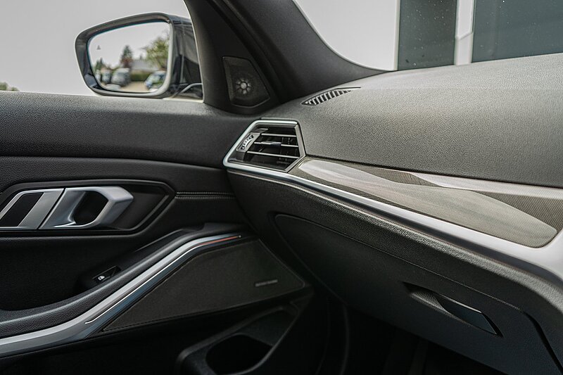 BMW 3.0 330d M xDrive Sport Pro Edition Touring 5dr Diesel Auto xDrive Euro 6 (s/s) (265 ps)