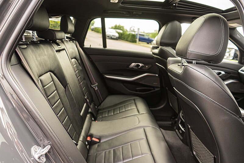 BMW 3.0 330d M xDrive Sport Pro Edition Touring 5dr Diesel Auto xDrive Euro 6 (s/s) (265 ps)