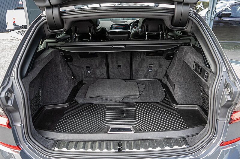 BMW 3.0 330d M xDrive Sport Pro Edition Touring 5dr Diesel Auto xDrive Euro 6 (s/s) (265 ps)