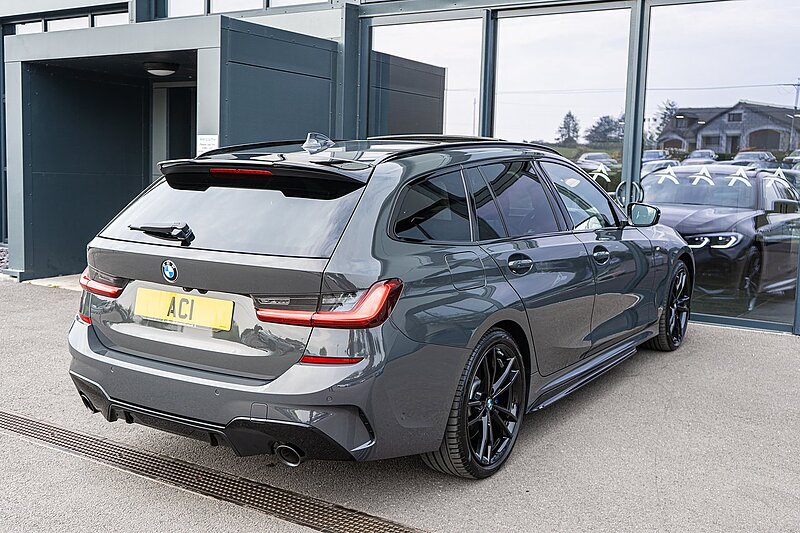 BMW 3.0 330d M xDrive Sport Pro Edition Touring 5dr Diesel Auto xDrive Euro 6 (s/s) (265 ps)