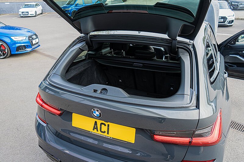 BMW 3.0 330d M xDrive Sport Pro Edition Touring 5dr Diesel Auto xDrive Euro 6 (s/s) (265 ps)