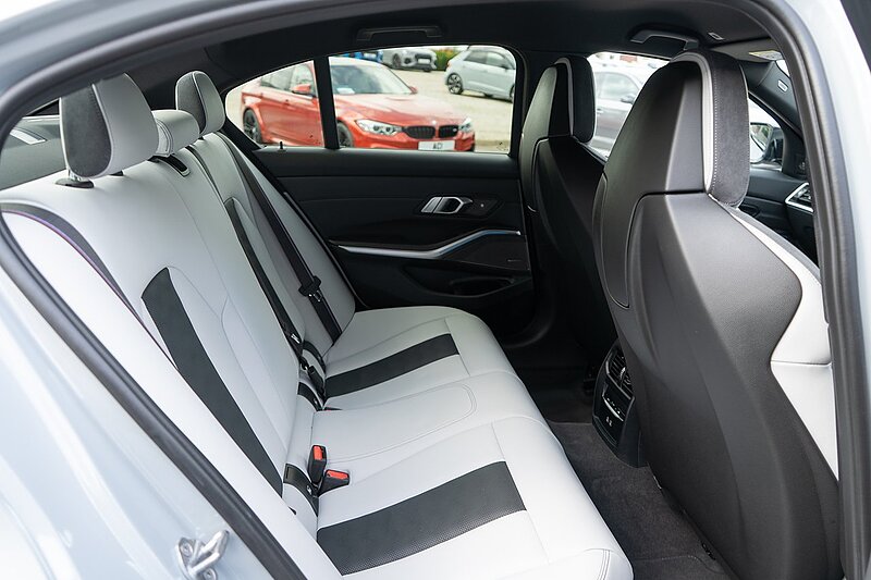 BMW 3.0 BiTurbo Competition M Saloon 4dr Petrol Steptronic xDrive Euro 6 (s/s) (510 ps)