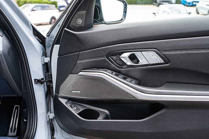 BMW 3.0 BiTurbo Competition M Saloon 4dr Petrol Steptronic xDrive Euro 6 (s/s) (510 ps)