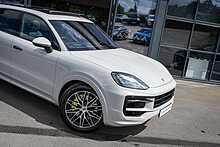 Porsche 3.0 V6 E-Hybrid 25.9kWh SUV 5dr Petrol Plug-in Hybrid TiptronicS 4WD Euro 6 (s/s) (470 ps)