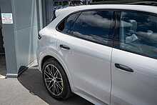 Porsche 3.0 V6 E-Hybrid 25.9kWh SUV 5dr Petrol Plug-in Hybrid TiptronicS 4WD Euro 6 (s/s) (470 ps)