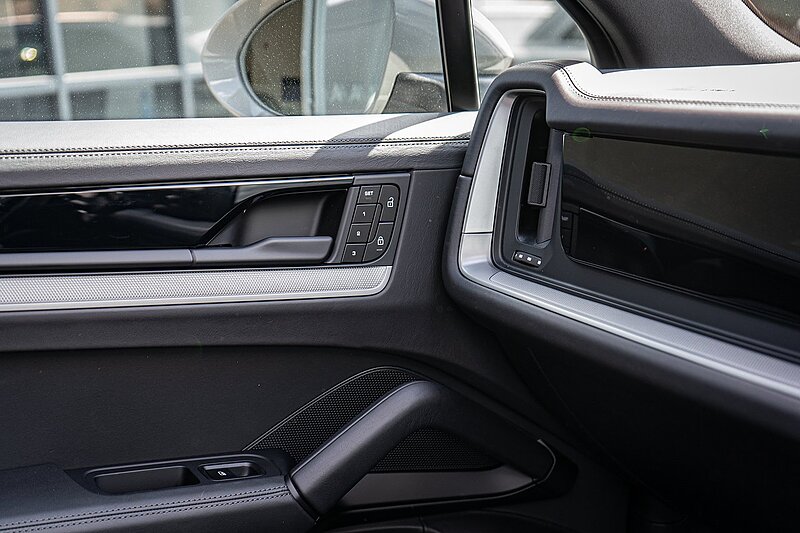 Porsche 3.0 V6 E-Hybrid 25.9kWh SUV 5dr Petrol Plug-in Hybrid TiptronicS 4WD Euro 6 (s/s) (470 ps)