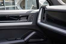 Porsche 3.0 V6 E-Hybrid 25.9kWh SUV 5dr Petrol Plug-in Hybrid TiptronicS 4WD Euro 6 (s/s) (470 ps)