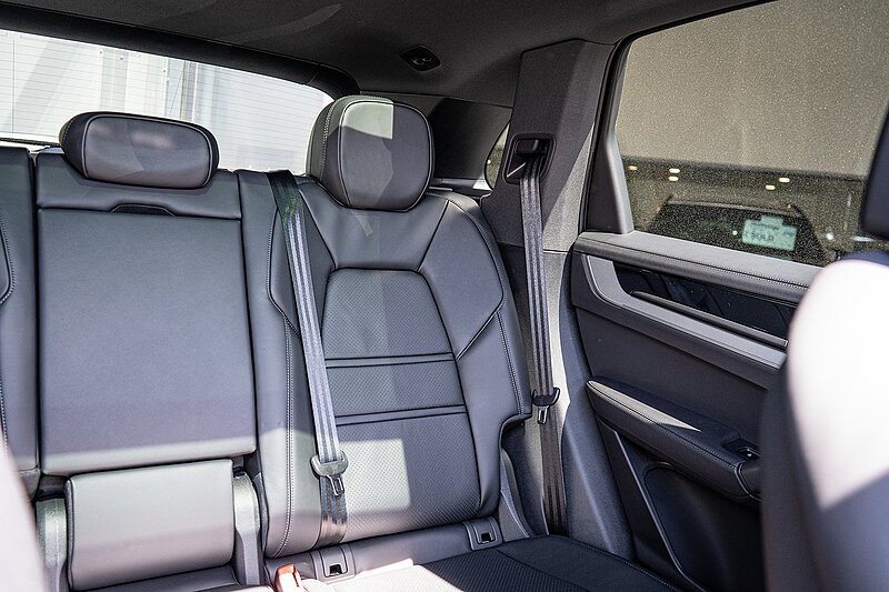 Porsche 3.0 V6 E-Hybrid 25.9kWh SUV 5dr Petrol Plug-in Hybrid TiptronicS 4WD Euro 6 (s/s) (470 ps)