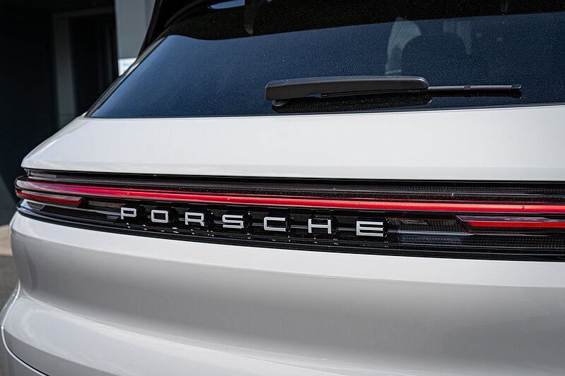 Porsche 3.0 V6 E-Hybrid 25.9kWh SUV 5dr Petrol Plug-in Hybrid TiptronicS 4WD Euro 6 (s/s) (470 ps)