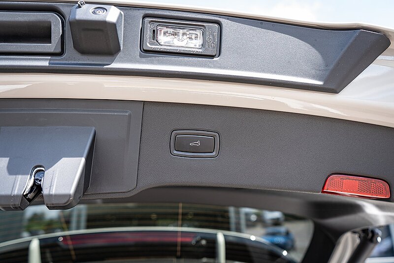 Porsche 3.0 V6 E-Hybrid 25.9kWh SUV 5dr Petrol Plug-in Hybrid TiptronicS 4WD Euro 6 (s/s) (470 ps)