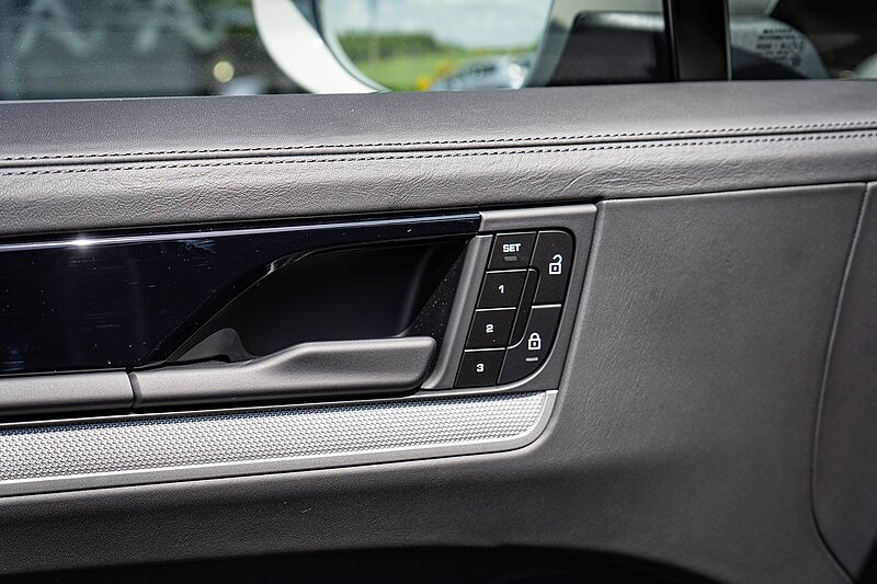 Porsche 3.0 V6 E-Hybrid 25.9kWh SUV 5dr Petrol Plug-in Hybrid TiptronicS 4WD Euro 6 (s/s) (470 ps)