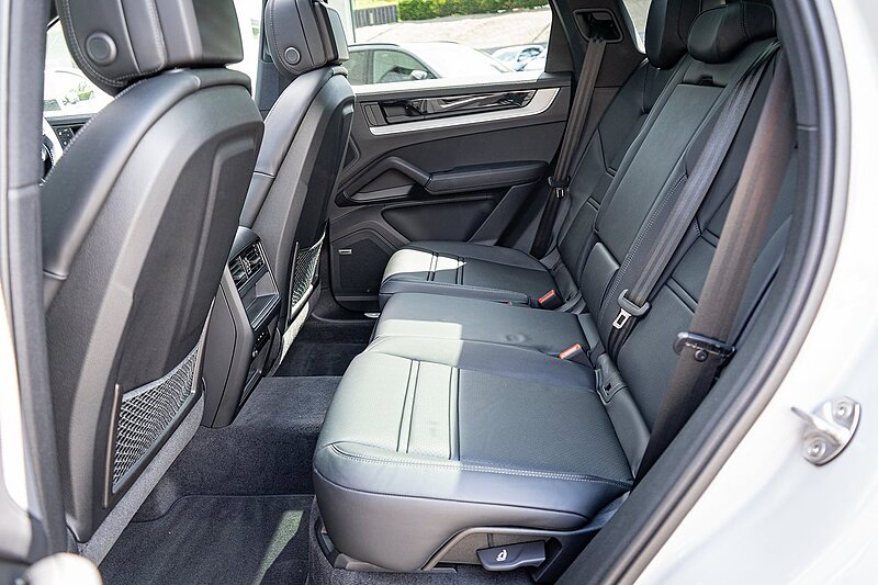 Porsche 3.0 V6 E-Hybrid 25.9kWh SUV 5dr Petrol Plug-in Hybrid TiptronicS 4WD Euro 6 (s/s) (470 ps)