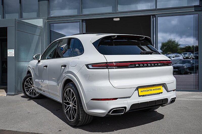 Porsche 3.0 V6 E-Hybrid 25.9kWh SUV 5dr Petrol Plug-in Hybrid TiptronicS 4WD Euro 6 (s/s) (470 ps)