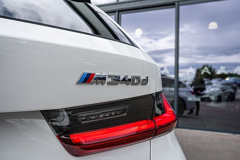 BMW 3.0 M340d MHT Touring 5dr Diesel Hybrid Auto xDrive Euro 6 (s/s) (340 ps)
